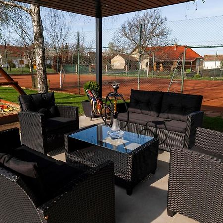 Tennis Guesthouse Ordacsehi Exterior foto