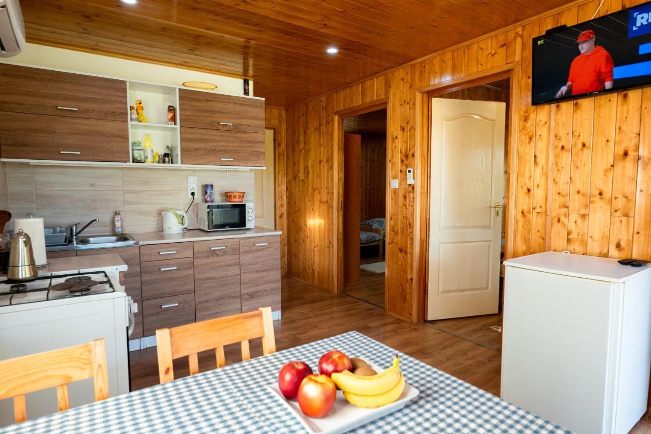 Tennis Guesthouse Ordacsehi Exterior foto