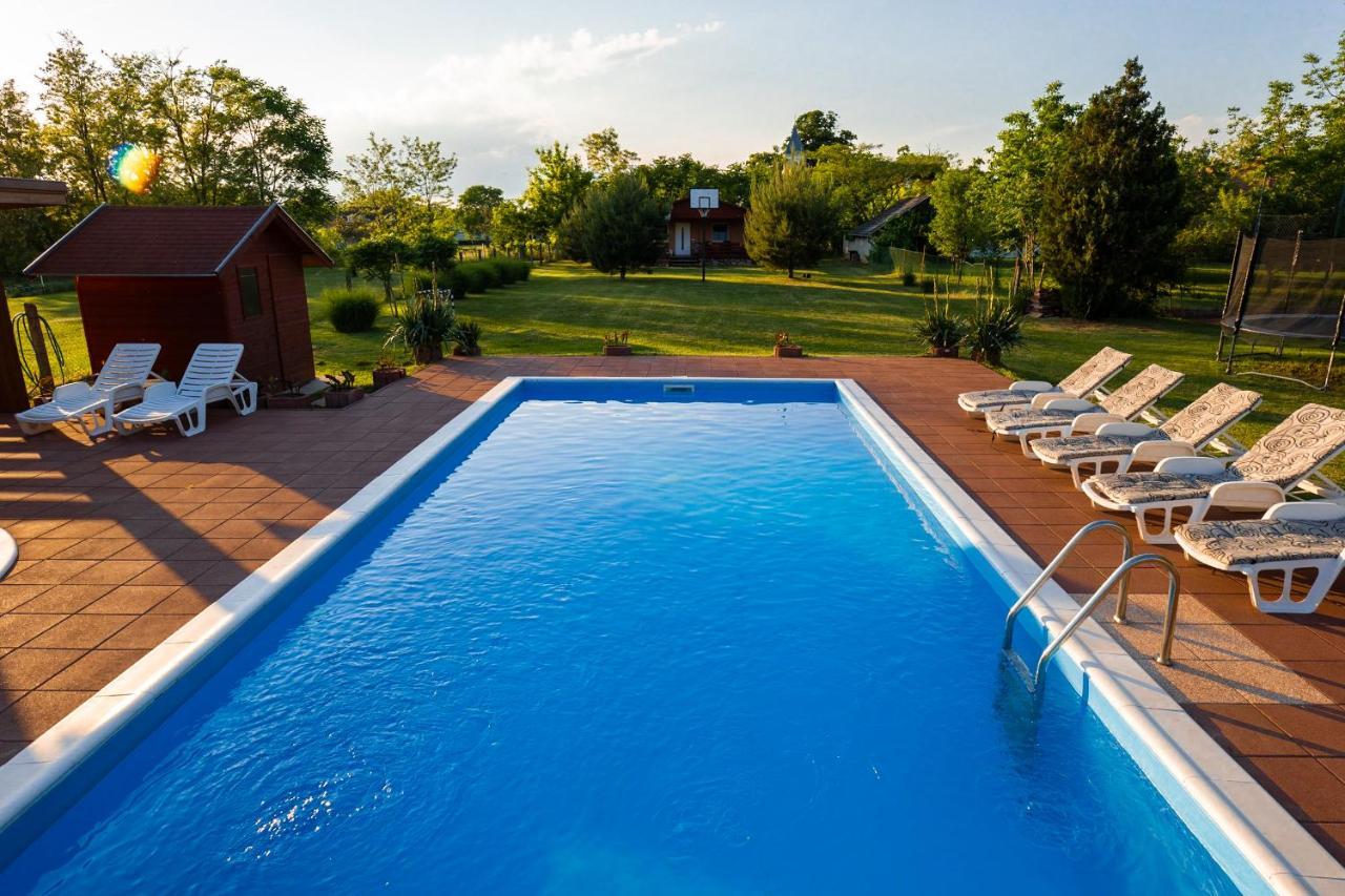 Tennis Guesthouse Ordacsehi Exterior foto