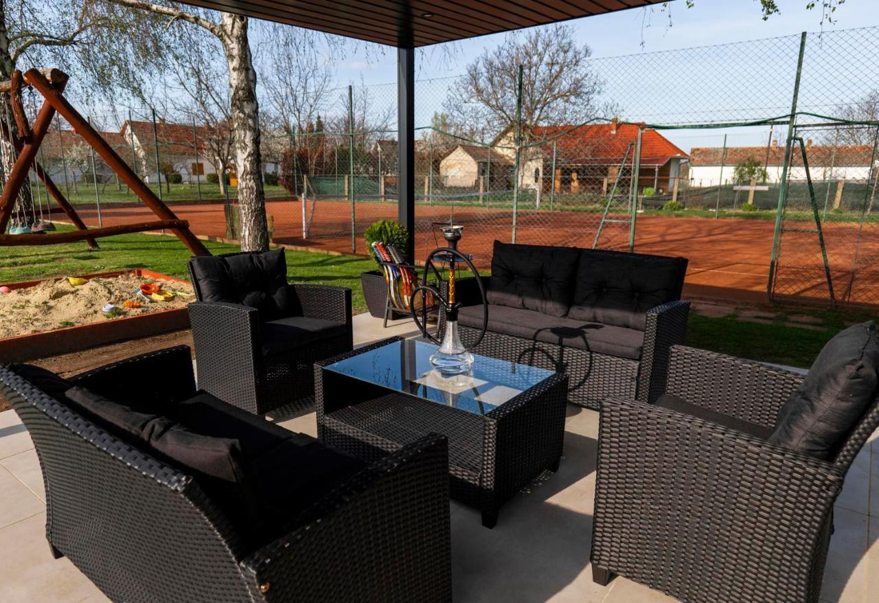 Tennis Guesthouse Ordacsehi Exterior foto
