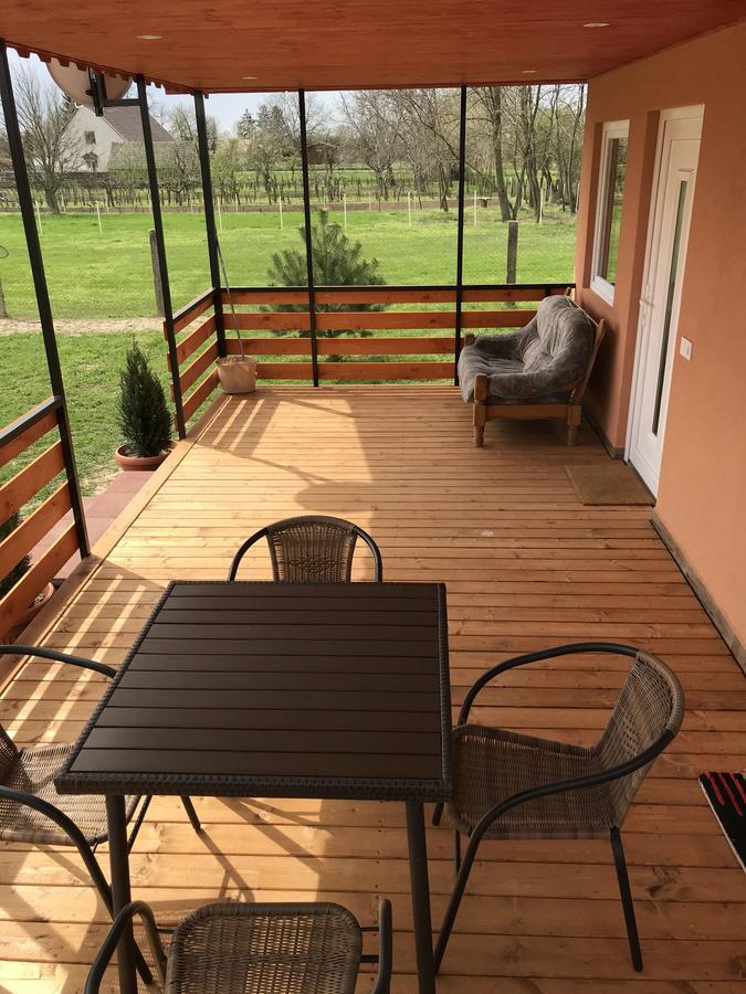 Tennis Guesthouse Ordacsehi Exterior foto